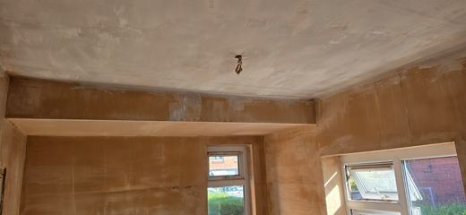 Freshly skimmed ceiling and window reveal in an empty room